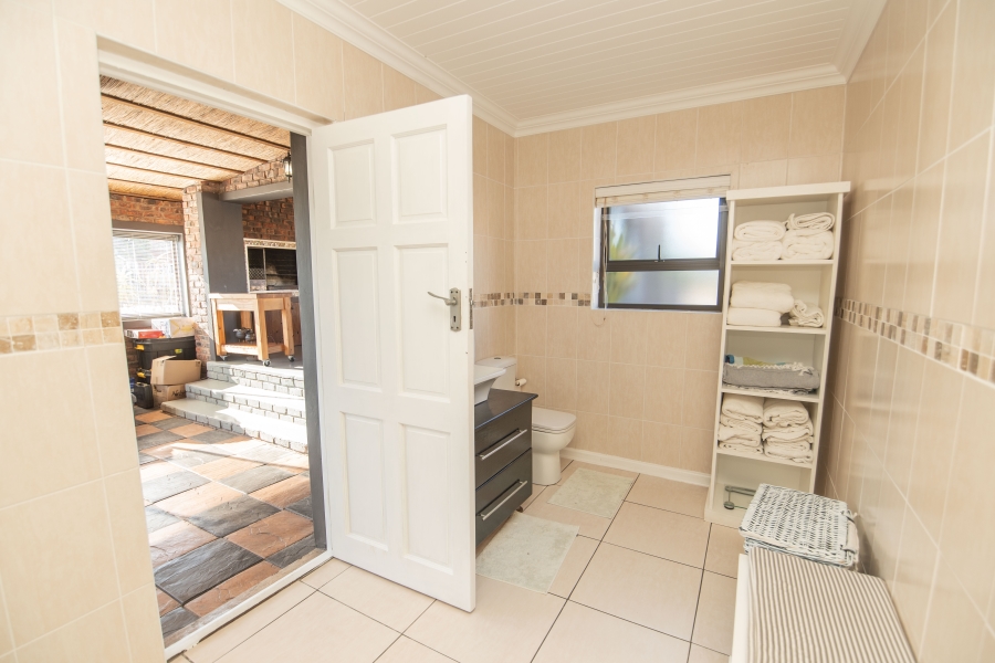 4 Bedroom Property for Sale in Clarendon Marine Eastern Cape